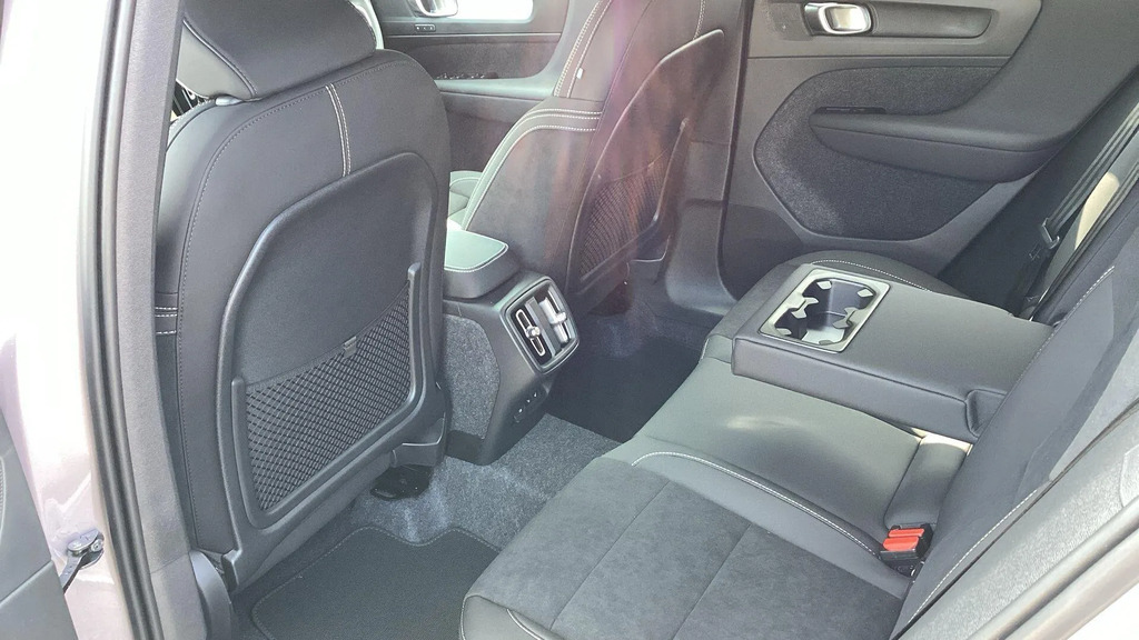 Volvo XC40 2.0 B3p Plus Dark Black #35
