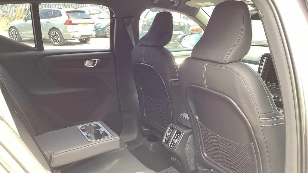 Volvo XC40 2.0 B3p Plus Dark #3