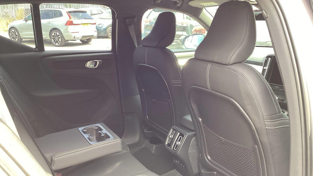 Volvo XC40 2.0 B3p Plus Dark Black #33