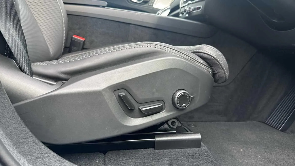 Volvo XC60 Ultra Black #24