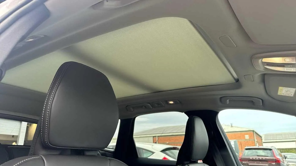 Volvo XC60 Ultra Black #25