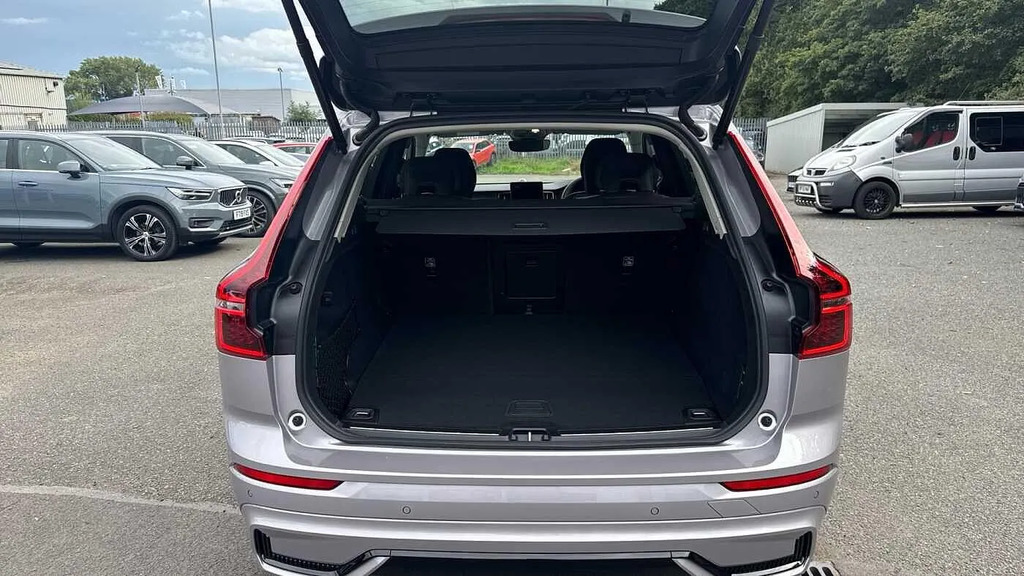 Volvo XC60 Ultra Black #11