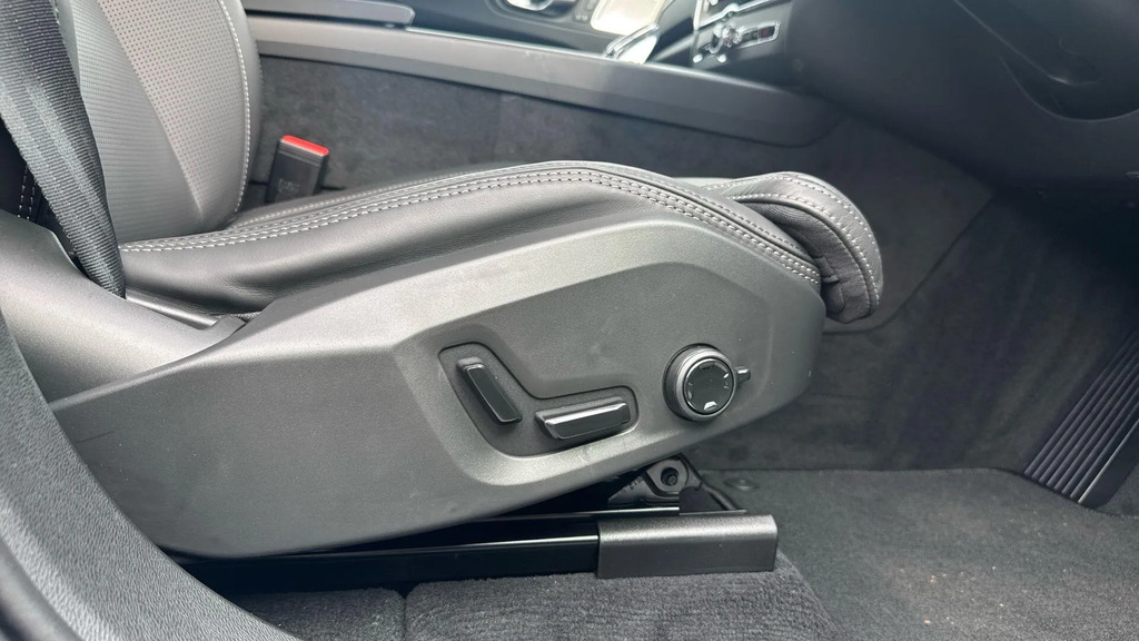 Volvo XC60 Ultra Black #49