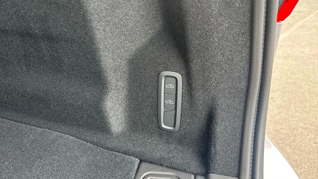Volvo XC60 Ultra Black #39