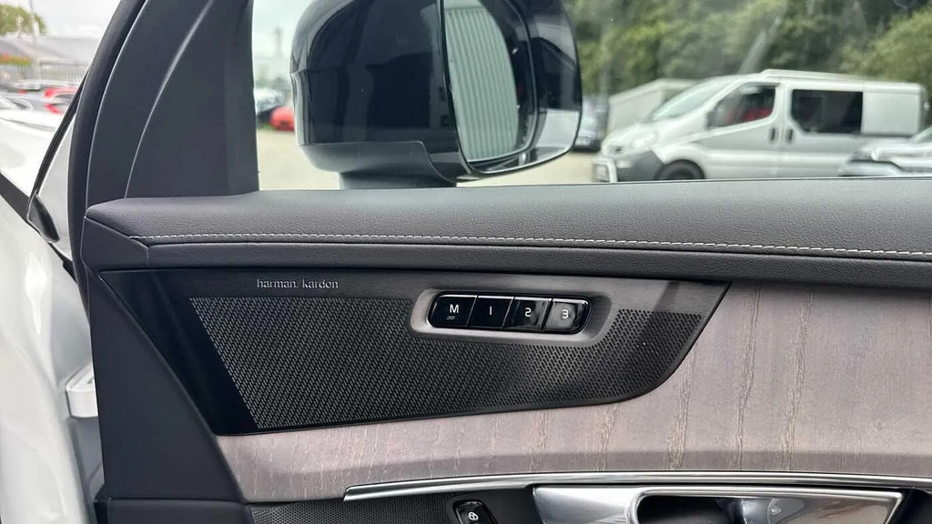 Volvo XC90 Ultra Black #21