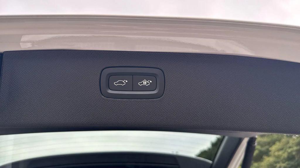 Volvo XC90 Ultra Black #42