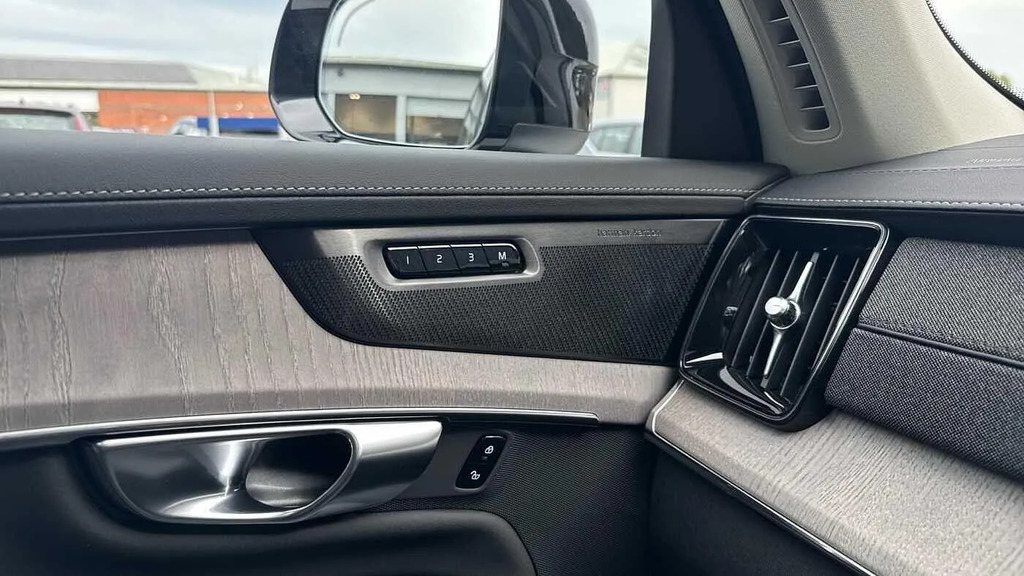 Volvo XC90 Ultra Black #29