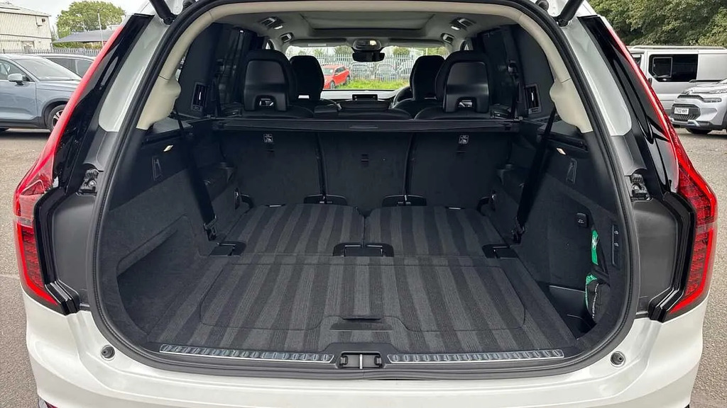 Volvo XC90 Ultra Black #11