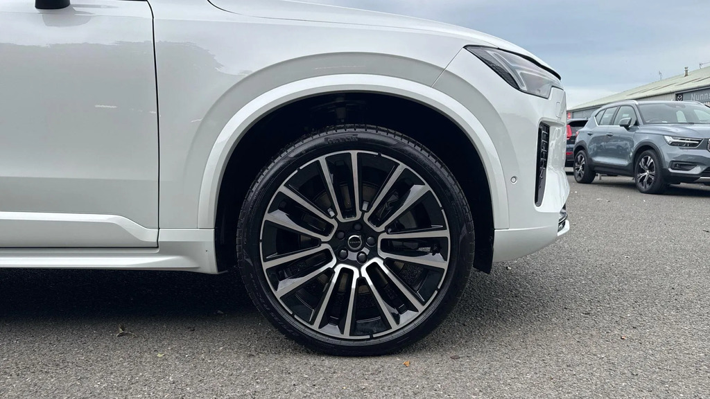 Volvo XC90 Ultra Black #47