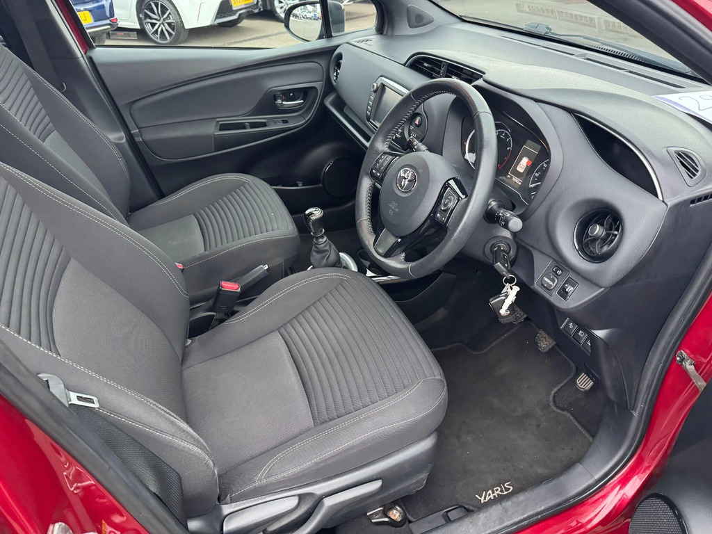 Toyota Yaris Active Red #10