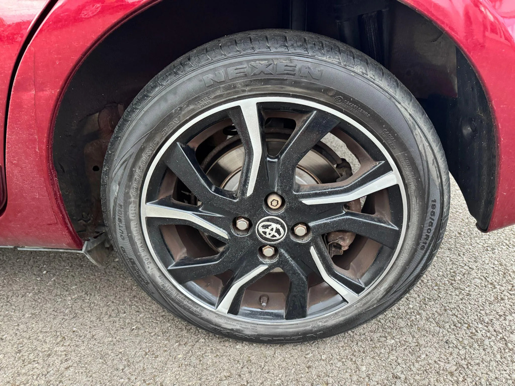 Toyota Yaris Active Red #8