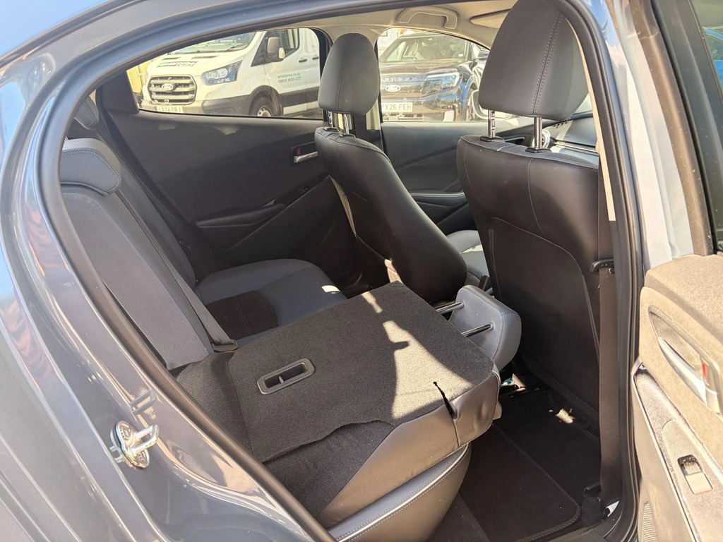 Mazda 2 1.5I Hybrid Agile Cvt Black #13