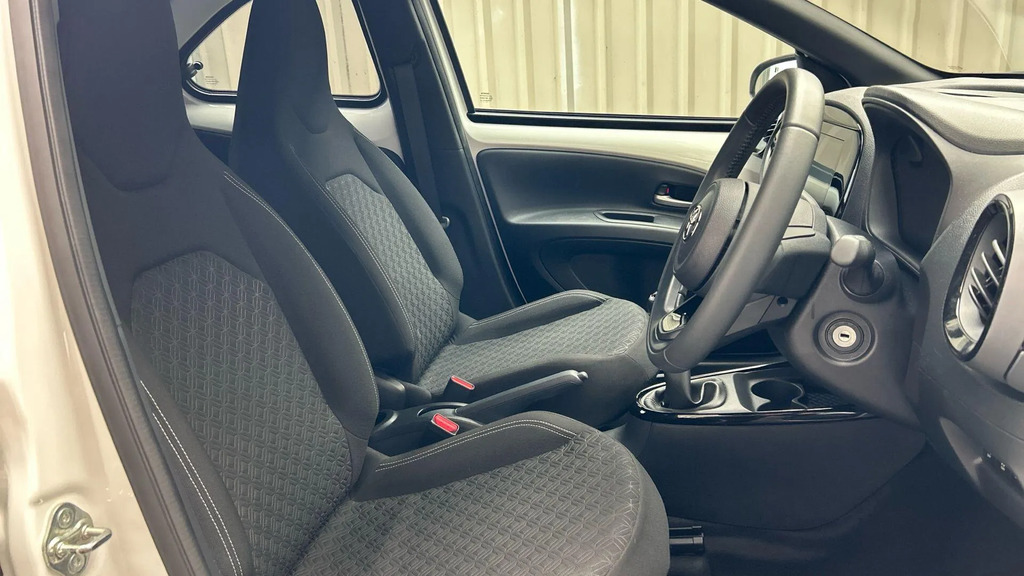 Toyota Aygo X Edge Beige #13