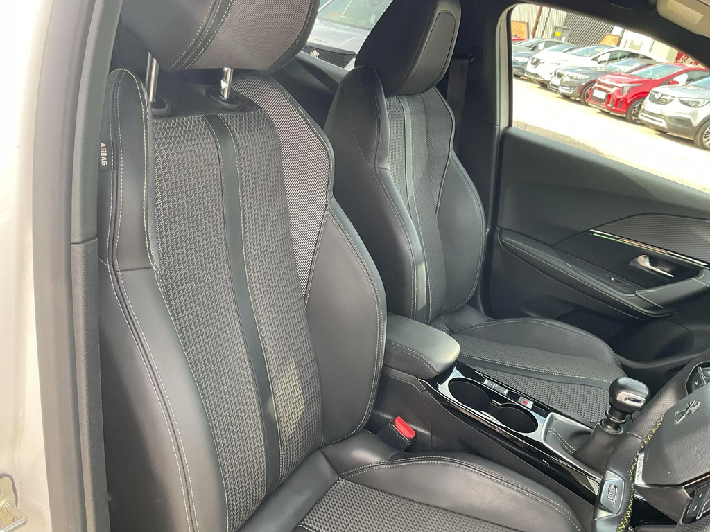 Peugeot 2008 Active Premium MK22VHM White #12