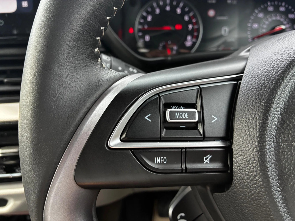 Suzuki Swift 1.2 Mild Hybrid Motion Red #10