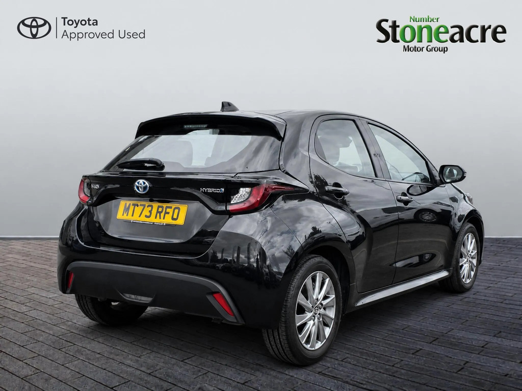 Toyota Yaris 1.5 Hybrid Icon #2