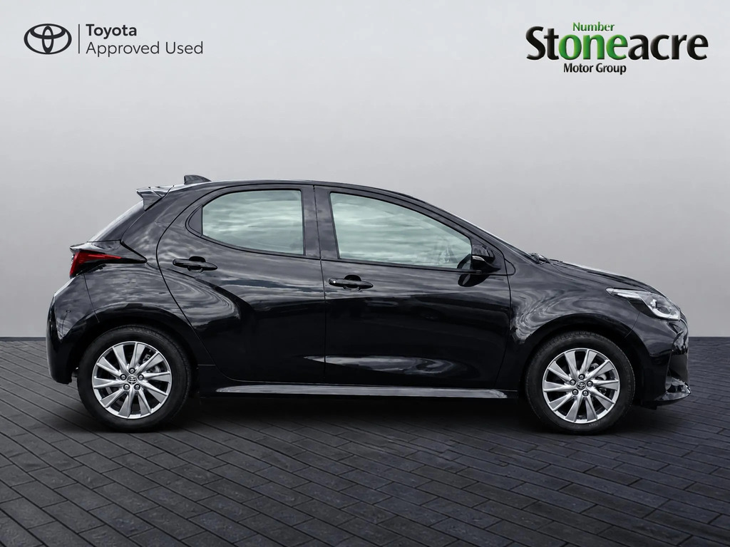 Toyota Yaris 1.5 Hybrid Icon #2