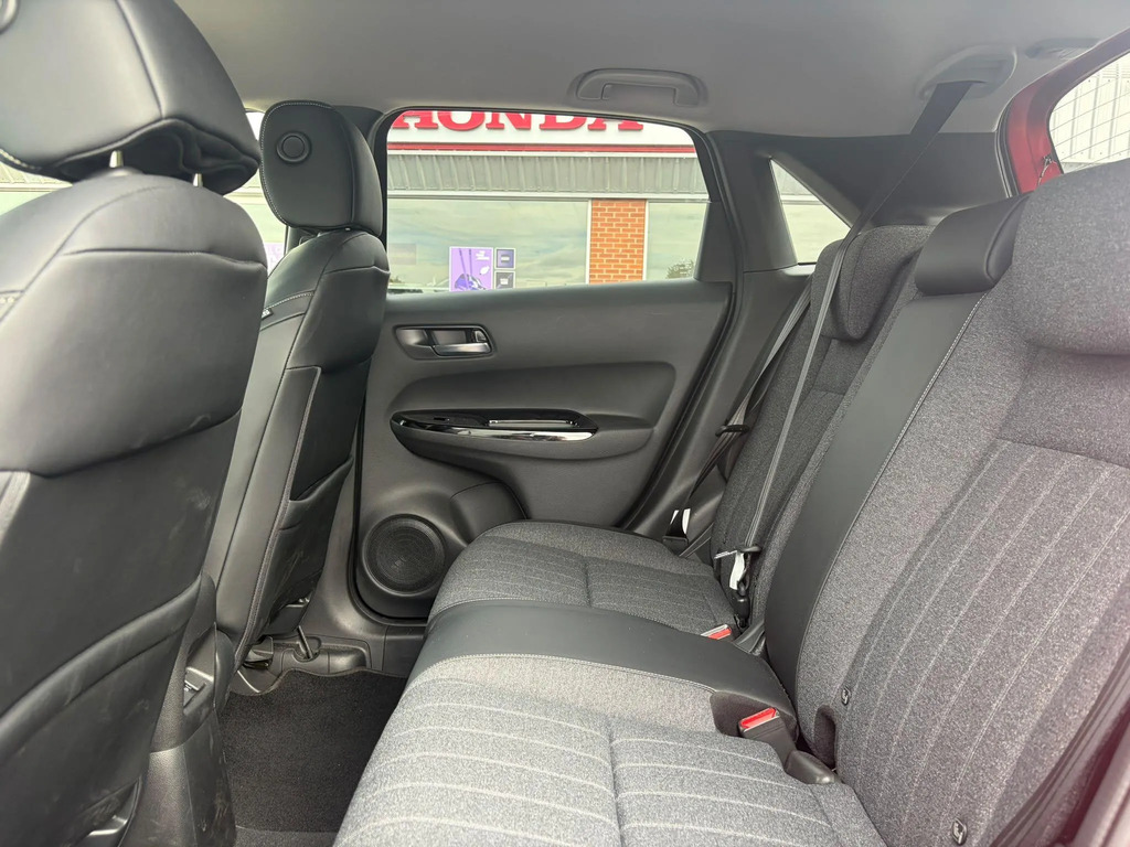 Honda Jazz Hat 1.5 Sr Style Plus Pack Cvt Red #12