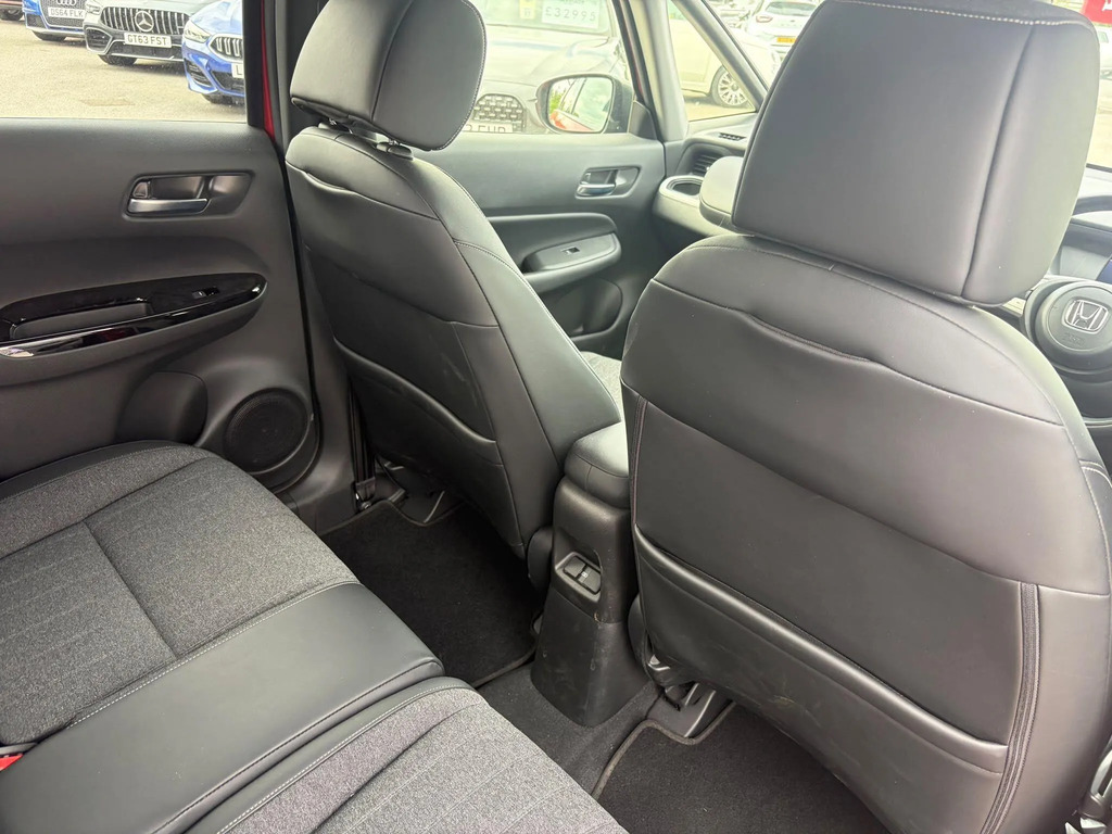 Honda Jazz Hat 1.5 Sr Style Plus Pack Cvt Red #14