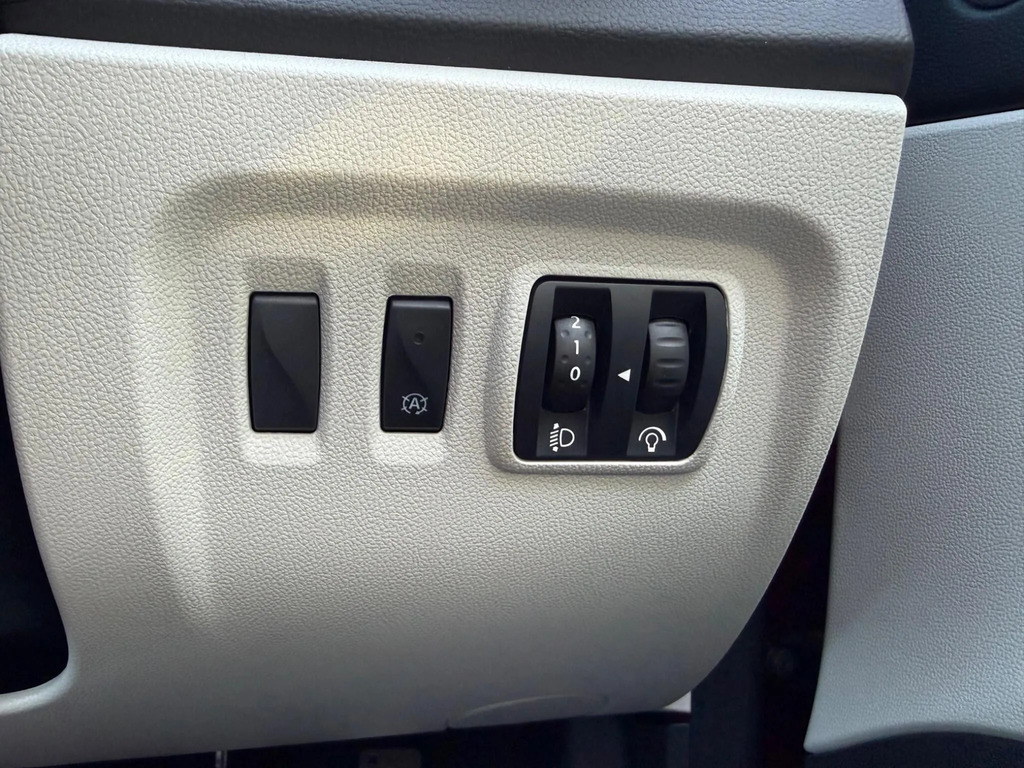 Renault Captur Signature X Nav Black #31