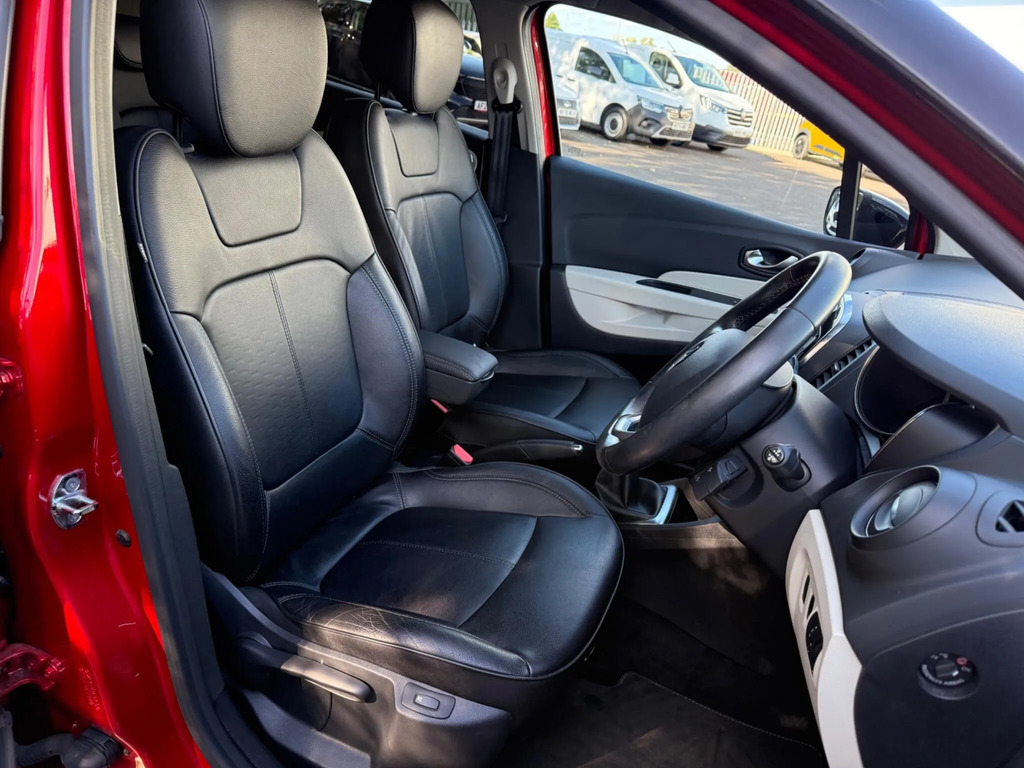 Renault Captur Signature X Nav Black #10
