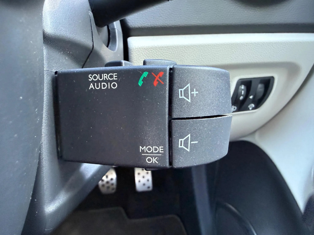 Renault Captur Signature X Nav Black #27