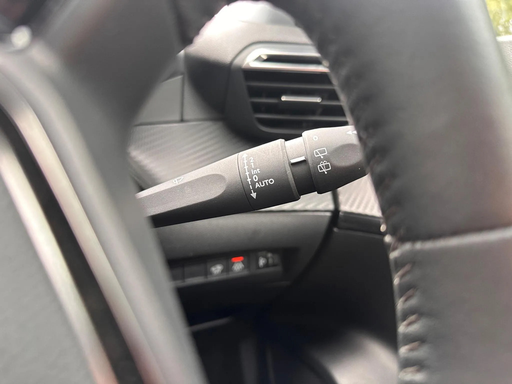 Peugeot 2008 1.2 Puretech Active Premium Black #22