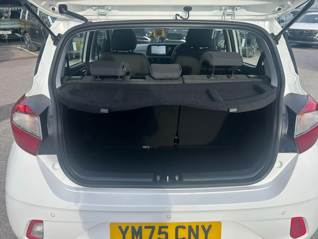 Hyundai I10 Advance White #10