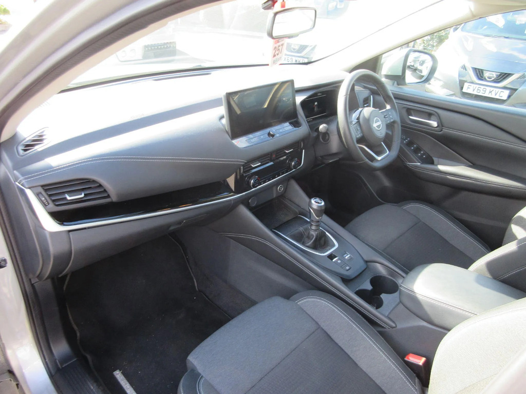Nissan Qashqai Tekna Silver #10