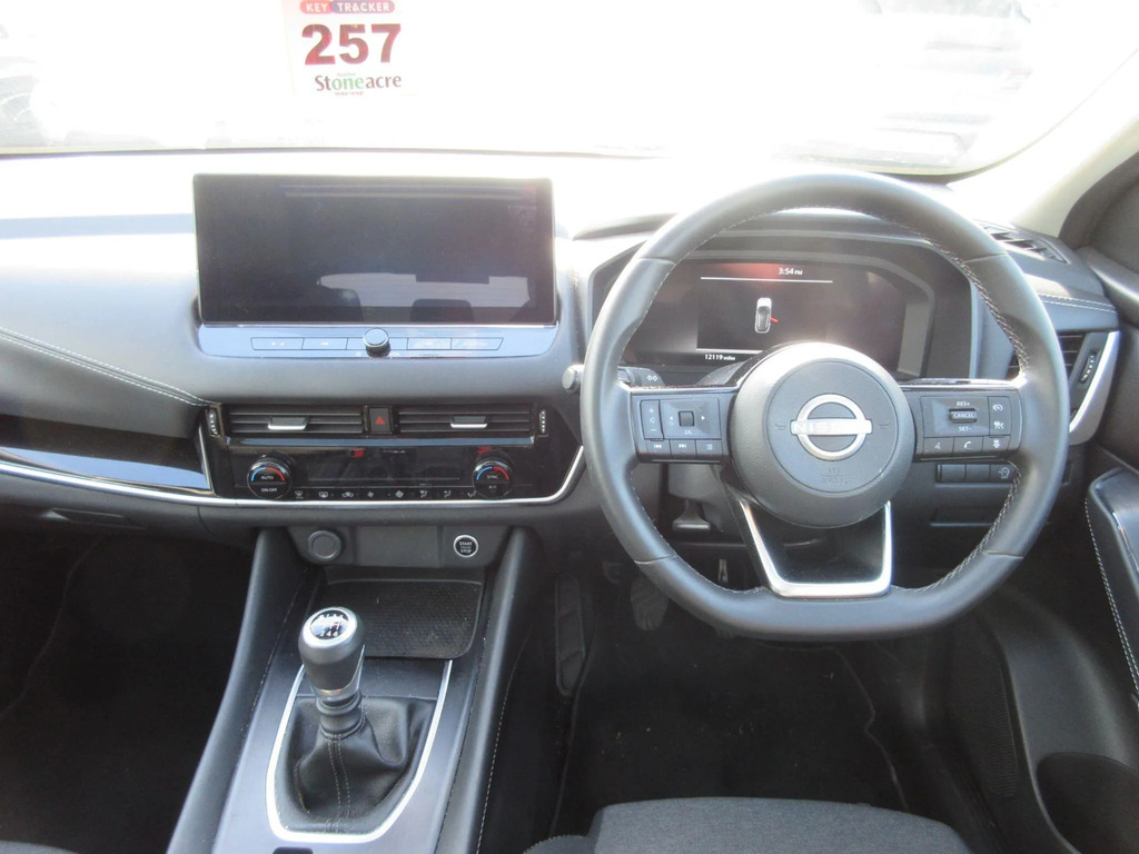 Nissan Qashqai Tekna Silver #12