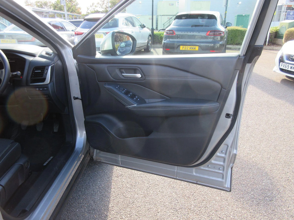 Nissan Qashqai Tekna Silver #26