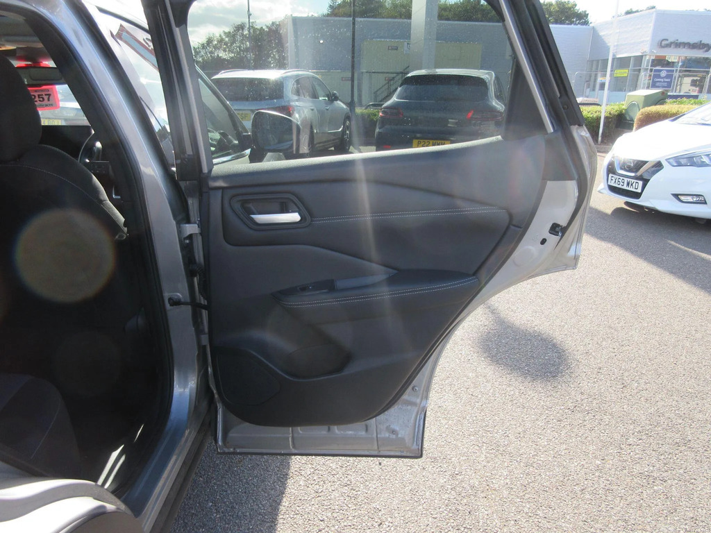 Nissan Qashqai Tekna Silver #25