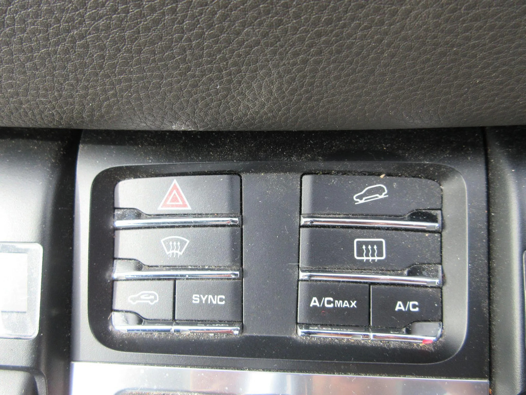 Porsche Macan Estate 3.0 Black #18