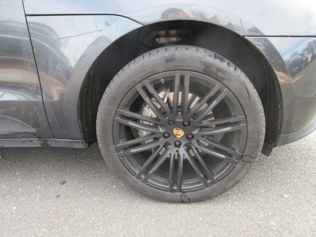 Porsche Macan Estate 3.0 Black #23
