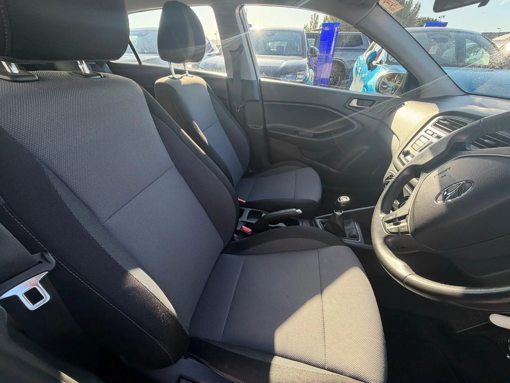 Hyundai I20 1.2 Se Black #9