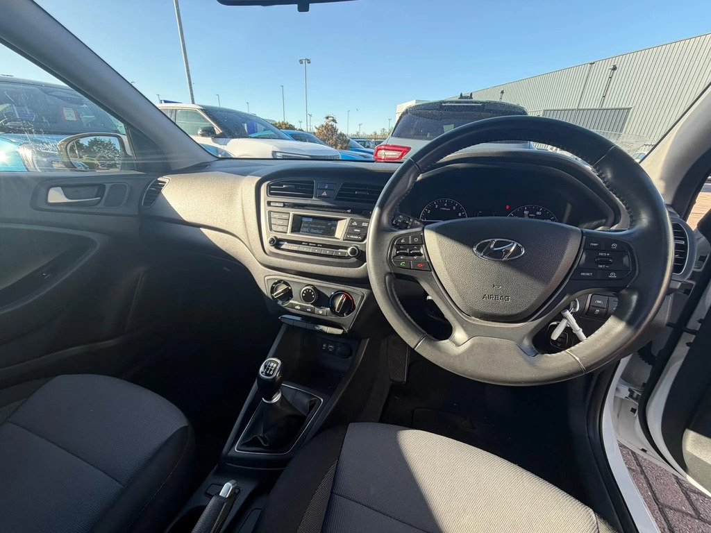 Hyundai I20 1.2 Se Black #8