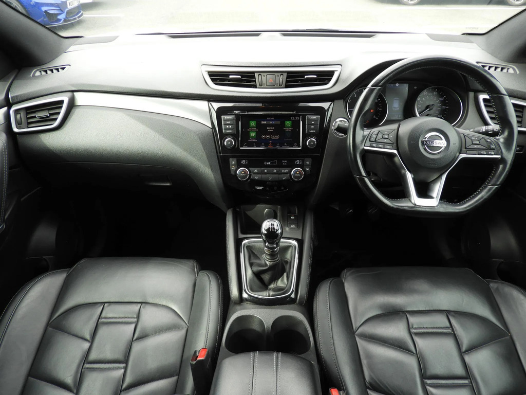 Nissan Qashqai Hatchback Dig Red #12