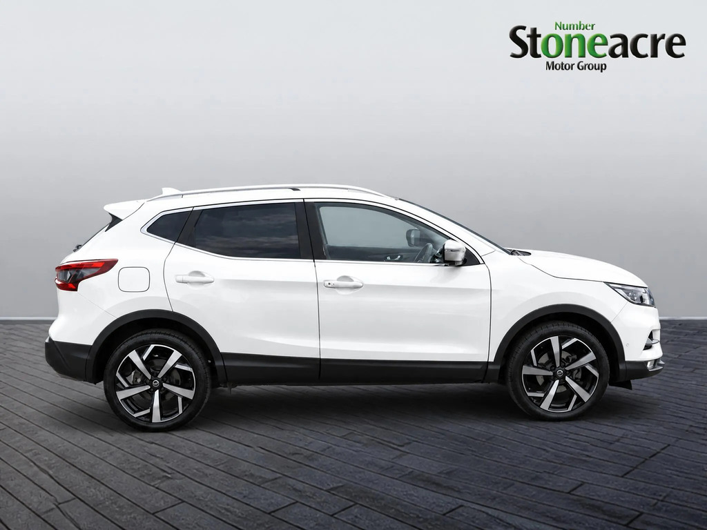 Nissan Qashqai Hatchback Dig Red #9