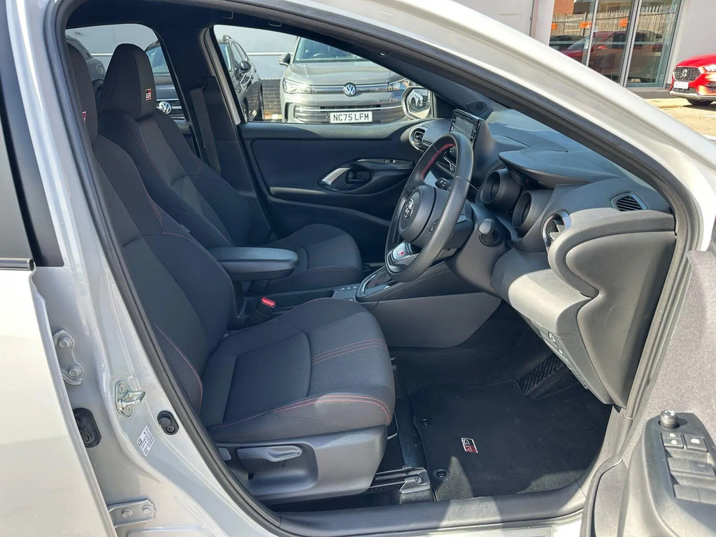 Toyota Yaris Design Silver #11