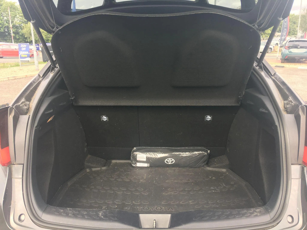 Toyota C-Hr Excel White #10