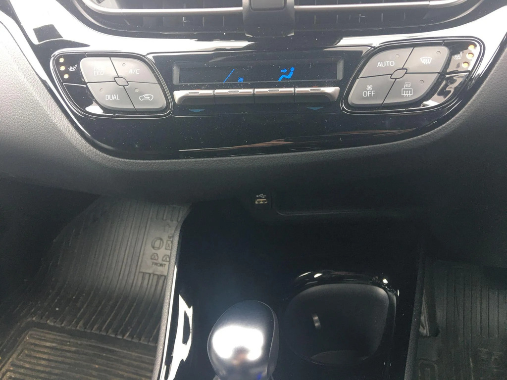 Toyota C-Hr Excel White #23