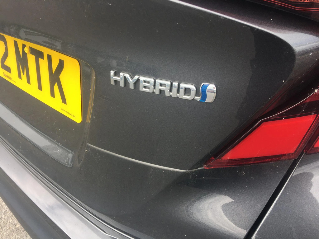 Toyota C-Hr Excel White #34