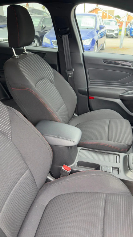 Ford Focus 1.0T Ecoboost Mhev Titanium X Hatchback White #10