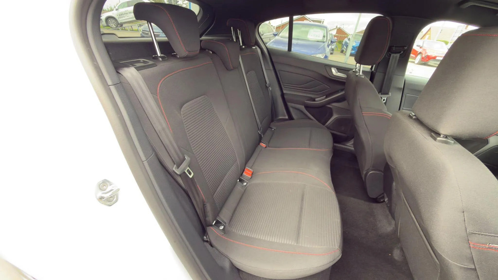 Ford Focus 1.0T Ecoboost Mhev Titanium X Hatchback White #13