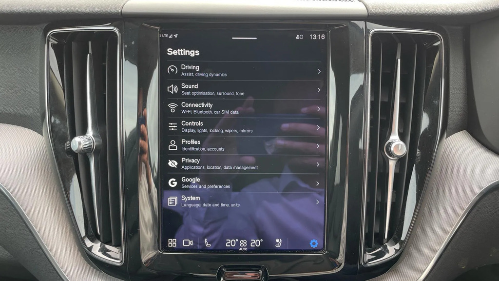 Volvo XC60 Momentum Black #15