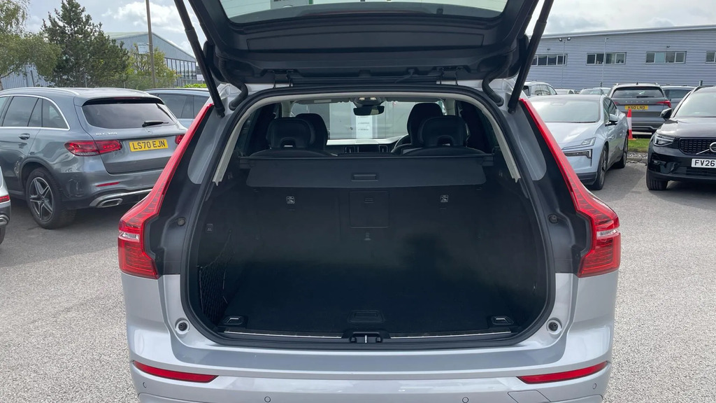 Volvo XC60 Momentum Black #13