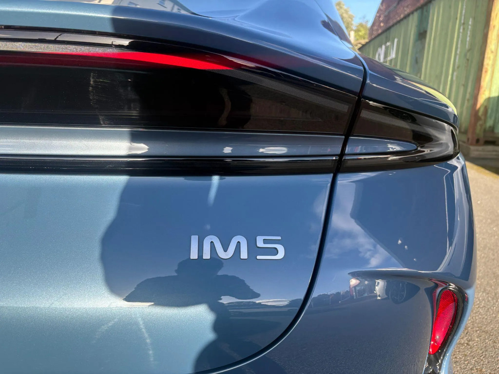 MG IM5 100Kwh Performance Saloon 4Wd 7 Blue #18