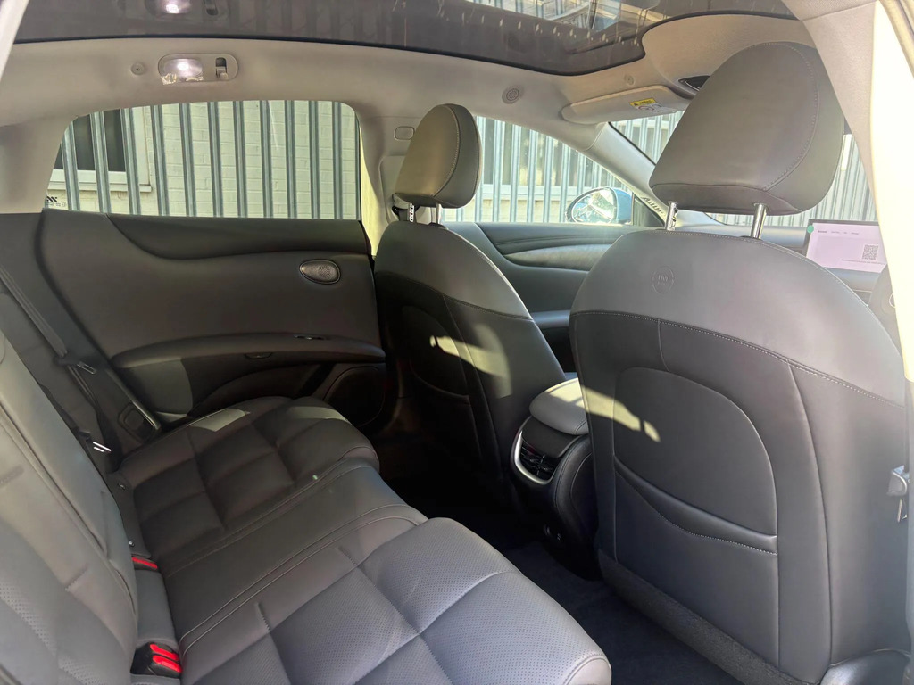 MG IM5 100Kwh Performance Saloon 4Wd 7 Blue #19