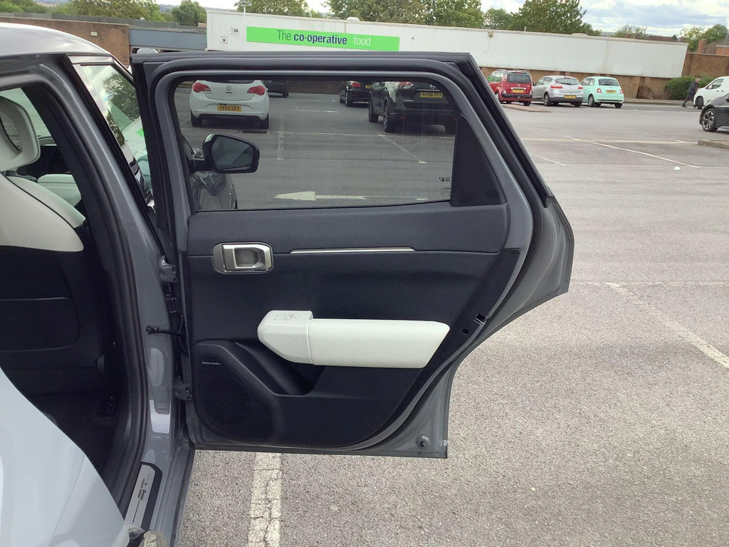 Kia EV4 81.4Kwh Air Hatchback 201 Bhp White #28