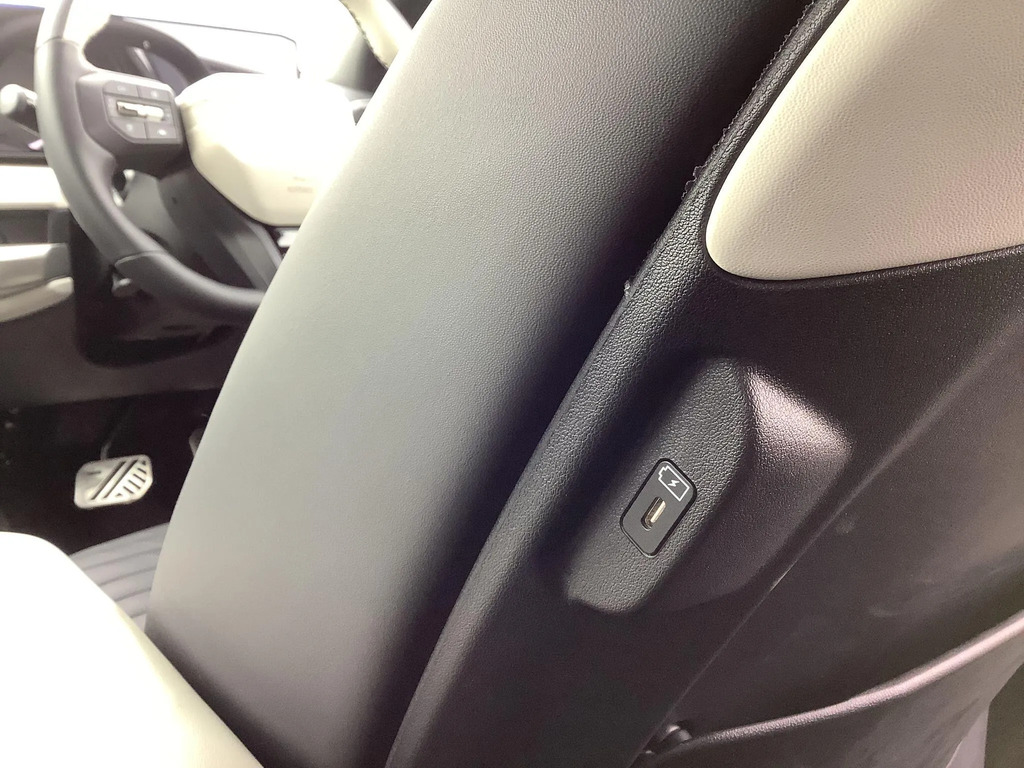 Kia EV4 81.4Kwh Air Hatchback 201 Bhp White #23